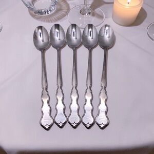 Oneida Valerie Iced Tea Spoons Set of 5 Distinction Deluxe Stainless USA 7.5”.